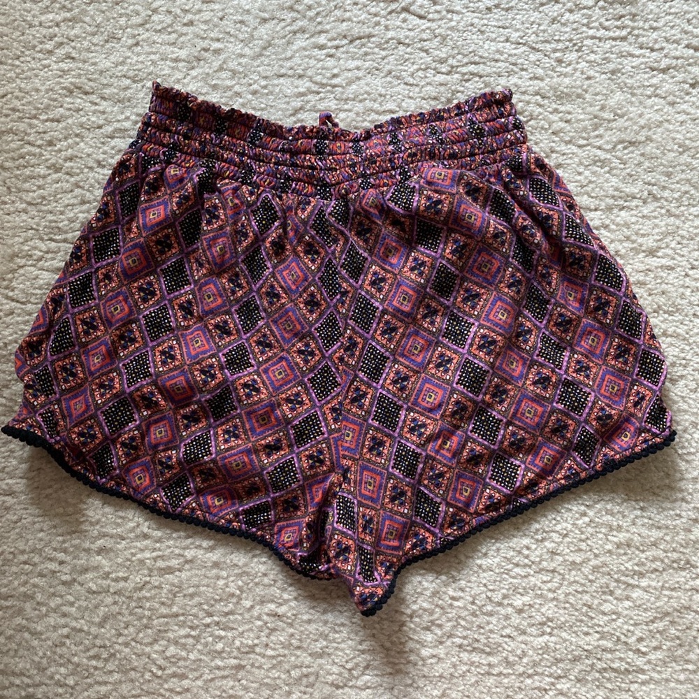 Patterned Drawstring Shorts - Picture 3 of 4